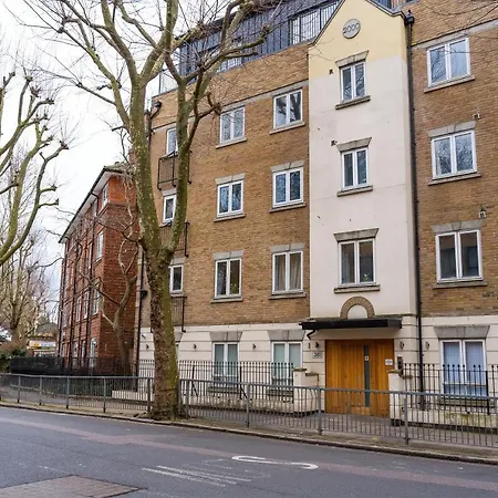 Chic 3 Bed Near Bridge With Balcony Apartment *