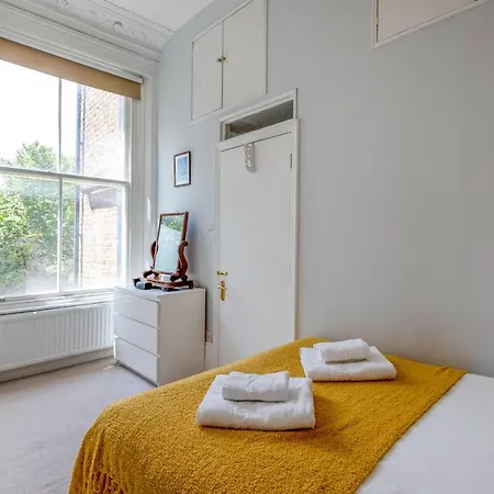 Bright 2 Bedroom Flat With Terrace In Notting Hill London