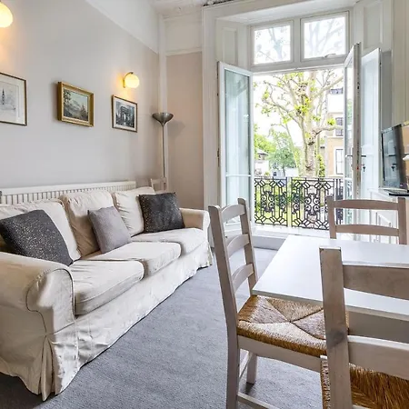 Bright 2 Bedroom Flat With Terrace In Notting Hill