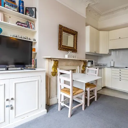 Bright 2 Bedroom Flat With Terrace In Notting Hill *