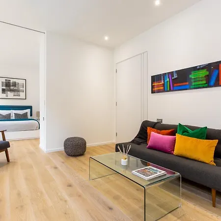 2 Bed 2 Bath Off Regent Street 런던