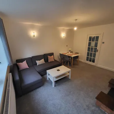 Apartment Modern 3 Bed Walking Distance To Wimbledon Tennis!