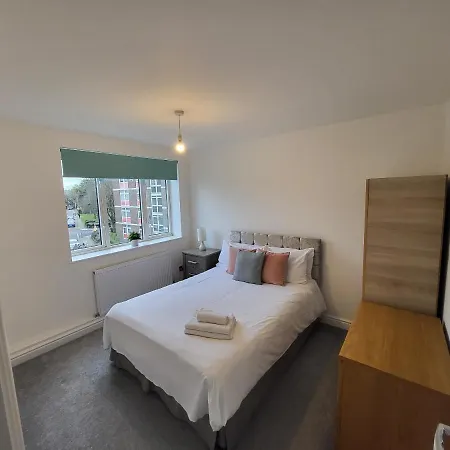 Modern 3 Bed Walking Distance To Wimbledon Tennis! London