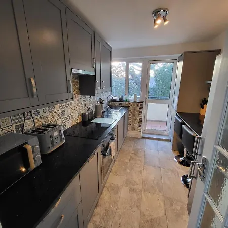 Modern 3 Bed Walking Distance To Wimbledon Tennis! London