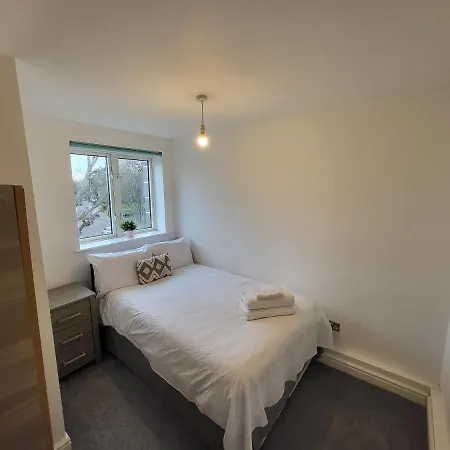 Modern 3 Bed Walking Distance To Wimbledon Tennis!