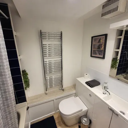 Cosy By Clapham South Underground! London