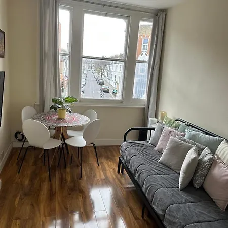 Lavender Hill Apartment