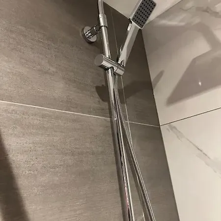 شقة 011- One Bedroom In F3 إيلينغ