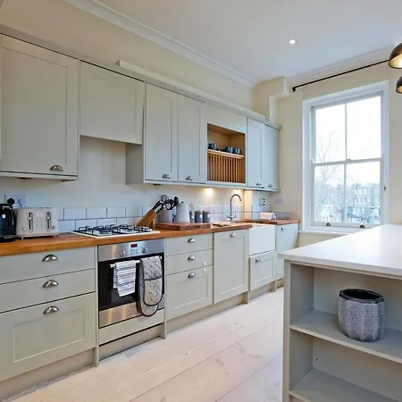 4 Bed Duplex Garden Views *