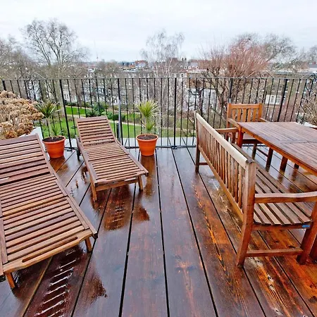 4 Bed Duplex Garden Views Apartment London