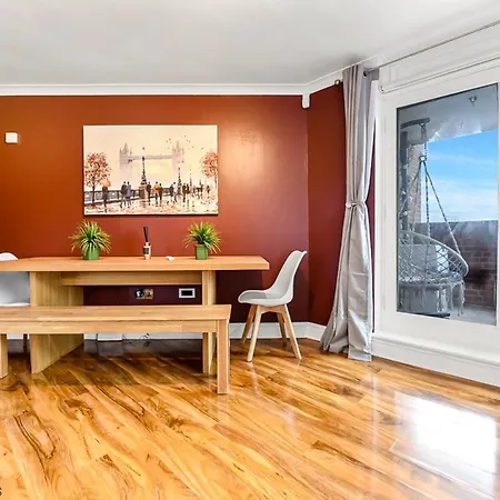 Lägenhet Charming River View 3 Bedroom In The Heart Of London