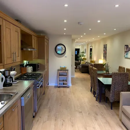 Notting Hill 3br Townhouse With Ensuite Bathrooms - Ideal For Families Holiday home London