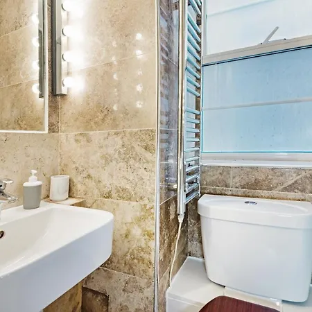 Tottenham Court Road Apartment