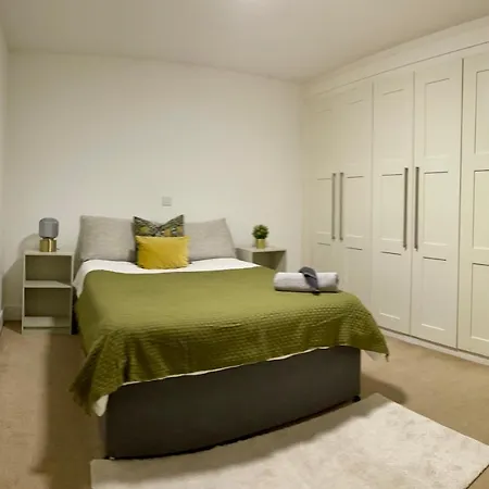 Mapesbury Dell Apartment *