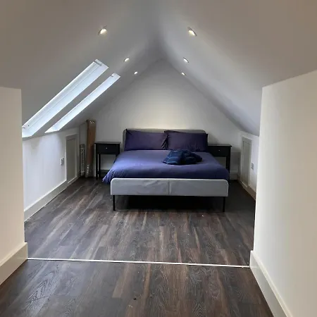 Star Finchley Road 3-bed Abode Apartment *