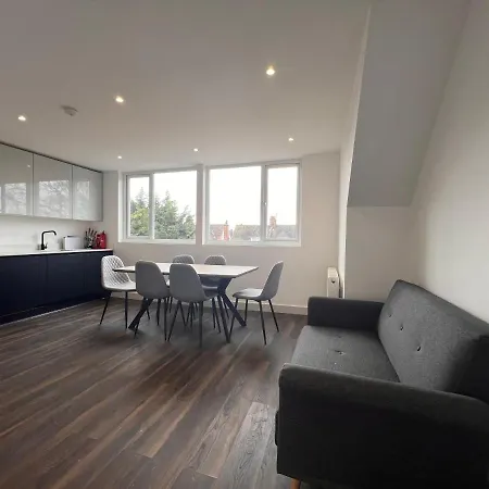 Star Finchley Road 3-bed Abode