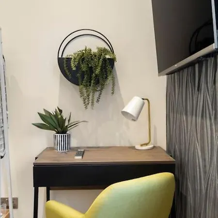 Apartment Sweet Suite: Trendy Studio For Two
