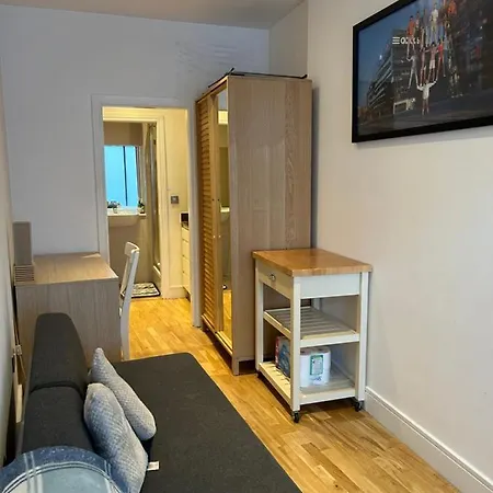 Fully Equipped In Greenwich - 1 Min To Station *