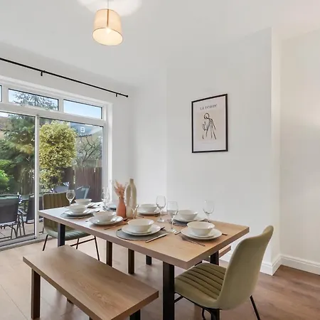 4 Bedroom House Free Off Street Parking Walking Distance To Kensal Rise Station London