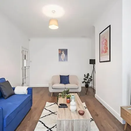 4 Bedroom House Free Off Street Parking Walking Distance To Kensal Rise Station Holiday home