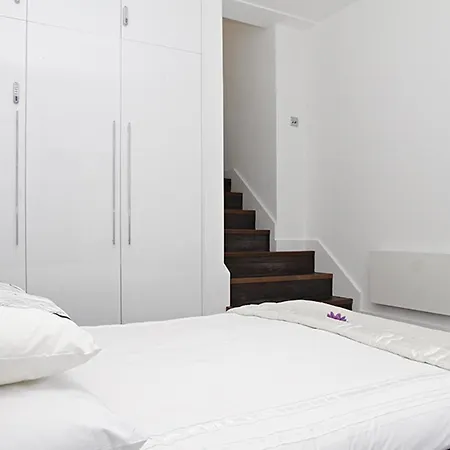Lets - I3 Apartment London
