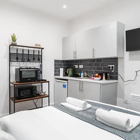 Livestay-modern Studio In Zone 2 Apartment London