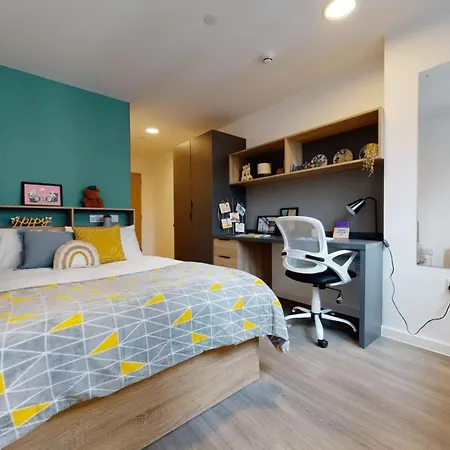 Apartment Private Bedrooms With Shared Kitchen, And At Canvas Wembley In London
