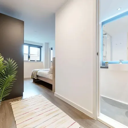Private Bedrooms With Shared Kitchen, And At Canvas Wembley In Apartment