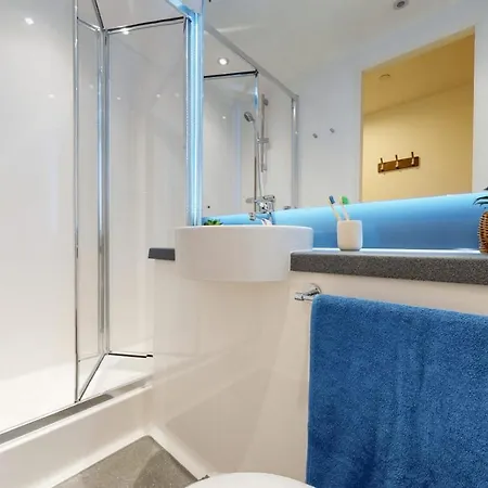 Apartment Private Bedrooms With Shared Kitchen, And At Canvas Wembley In London