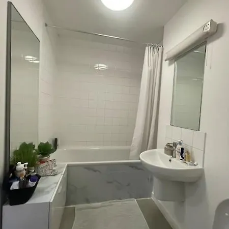 Spacious One Bedroom Ft In King's Cross Apartment