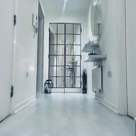 Spacious One Bedroom Ft In King's Cross London