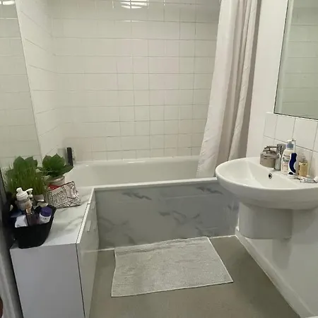 Spacious One Bedroom Ft In King's Cross *