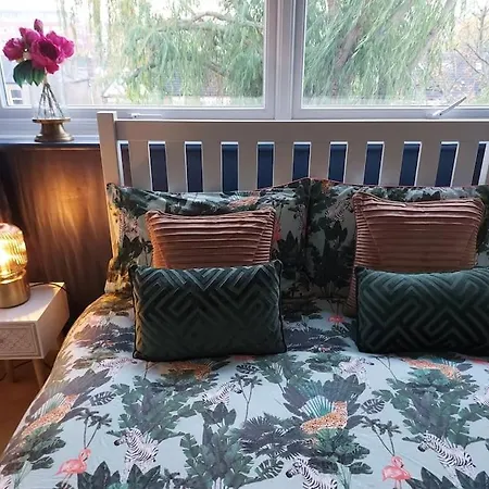 2 Bed Flat, Bounds Green, Piccadilly Line, N11 Apartment *