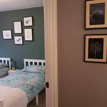 2 Bed Flat, Bounds Green, Piccadilly Line, N11 Apartment