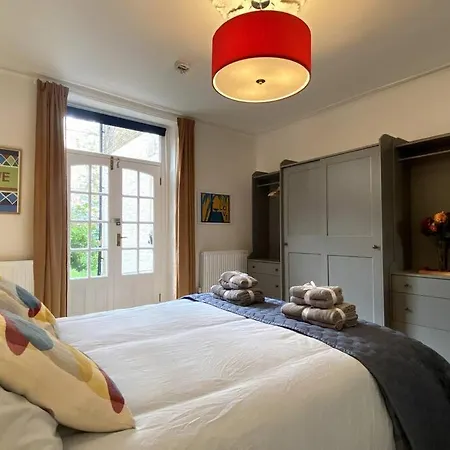 Spacious 2 Bedroom In Maida Vale
