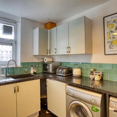 Specious 2 Bedroom Flat - Zone 1