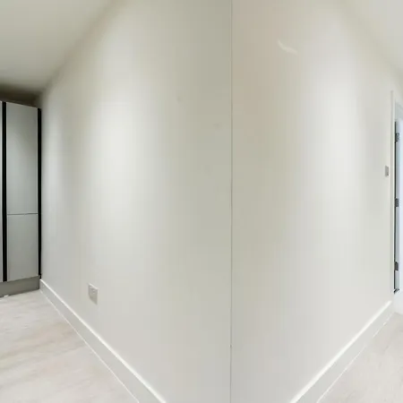 Apartment Spacious Modern 2 Bedroom Flat *