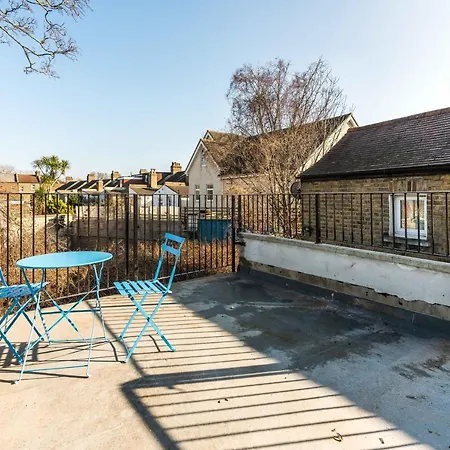 Apartment Spacious Modern 2 Bedroom Flat *