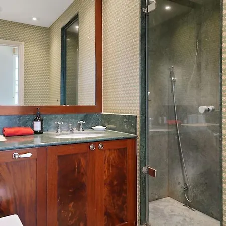 Apartment Three Bedroom Flat In Belgravia *