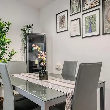1 Bedroom Flat - Brixton *