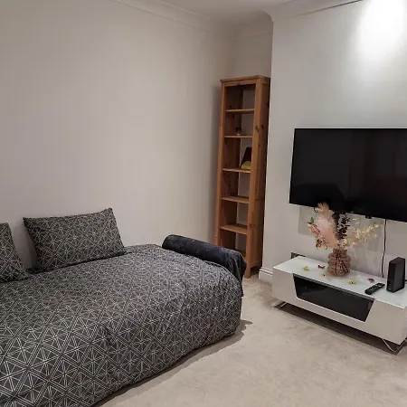 Fully-equipped Flat In The Of * Londra