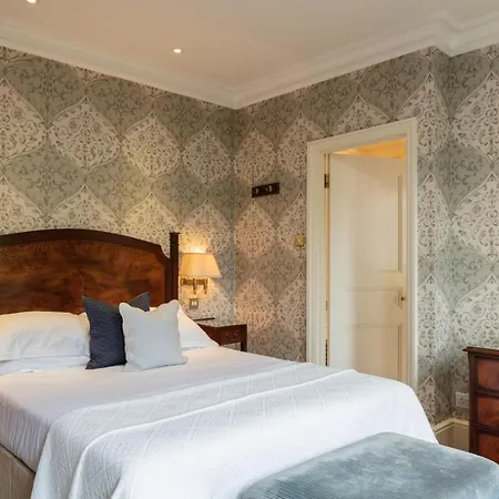 The Petersham Richmond (Greater London)