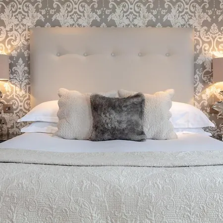 The Petersham 4*
