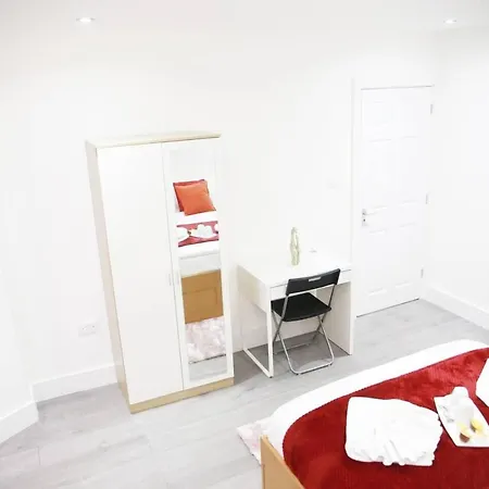 Deluxe 4-bed House Close2 Wembley Stadium Holiday home