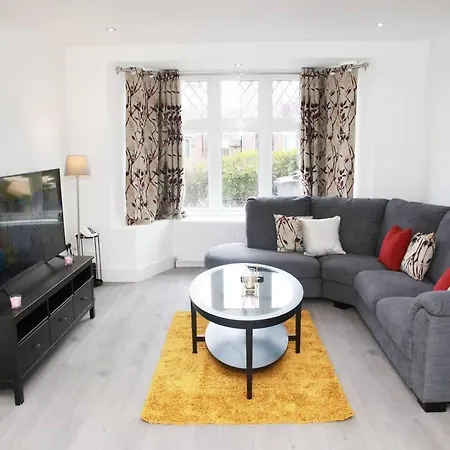 Deluxe 4-bed House Close2 Wembley Stadium * Hendon