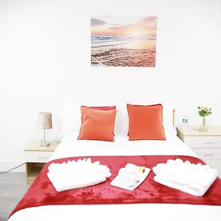 Deluxe 4-bed House Close2 Wembley Stadium Hendon