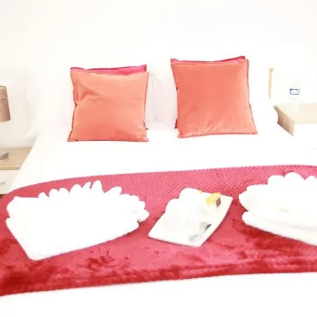 Holiday home Deluxe 4-bed House Close2 Wembley Stadium