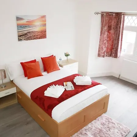 Deluxe 4-bed House Close2 Wembley Stadium * Hendon
