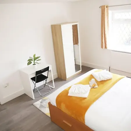 Holiday home Deluxe 4-bed House Close2 Wembley Stadium *