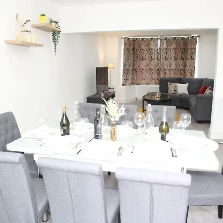 Deluxe 4-bed House Close2 Wembley Stadium * Hendon